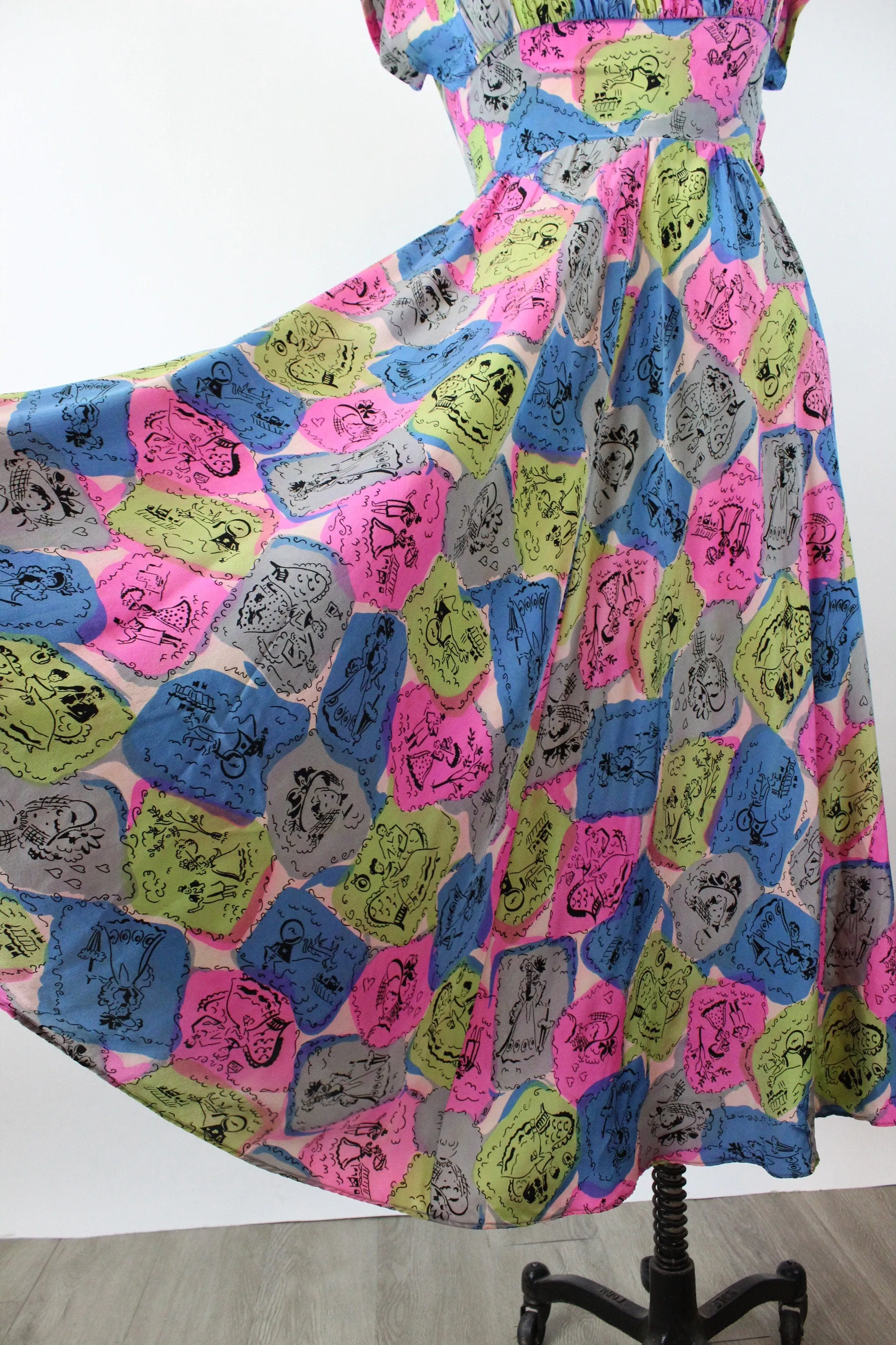 1940s women NOVELTY PRINT rayon gown dress medium | new spring summer
