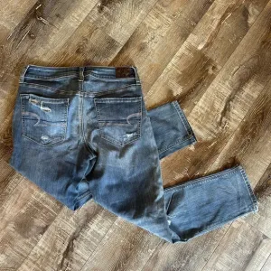 American Eagle Tomgirl Jeans Women’s Size 4 Distressed Button Fly