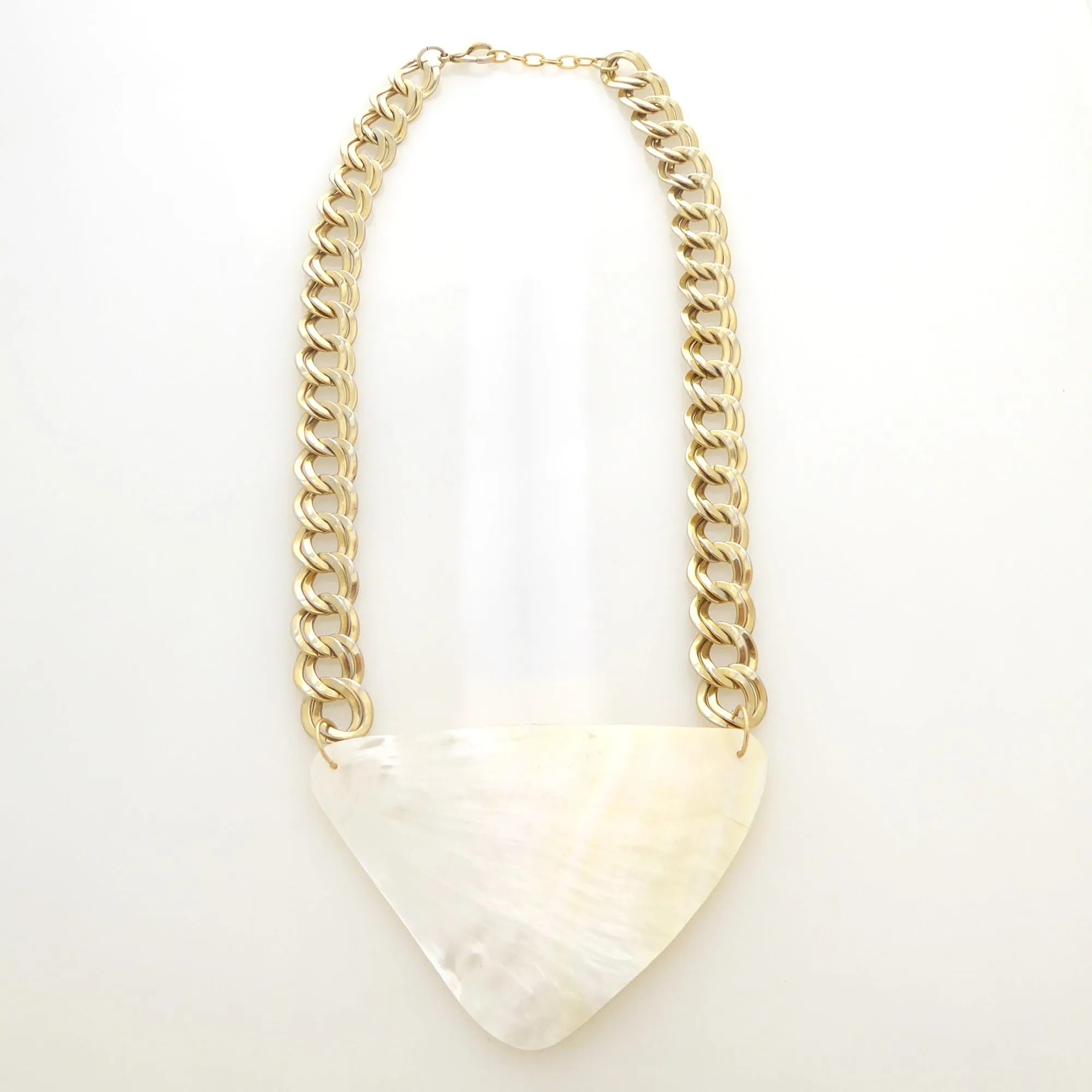 Arzella shell necklace