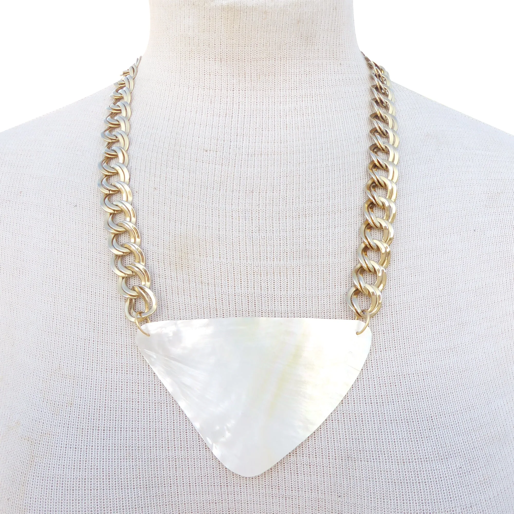 Arzella shell necklace