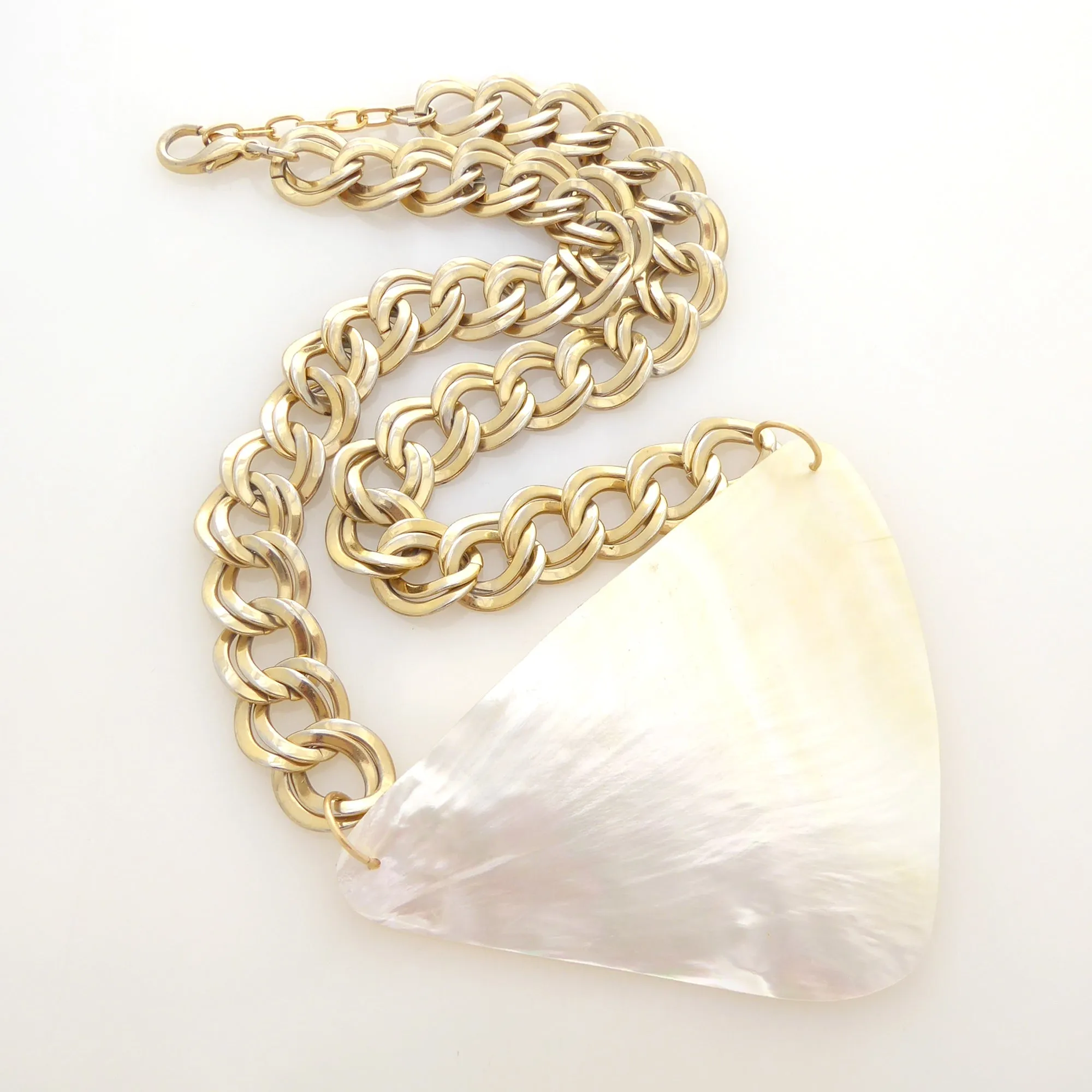 Arzella shell necklace