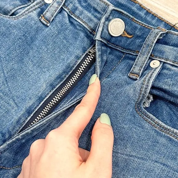 Blank NYC The Franklin Ribcage Wide Leg Distressed Jeans in Sunset Rider Size 27
