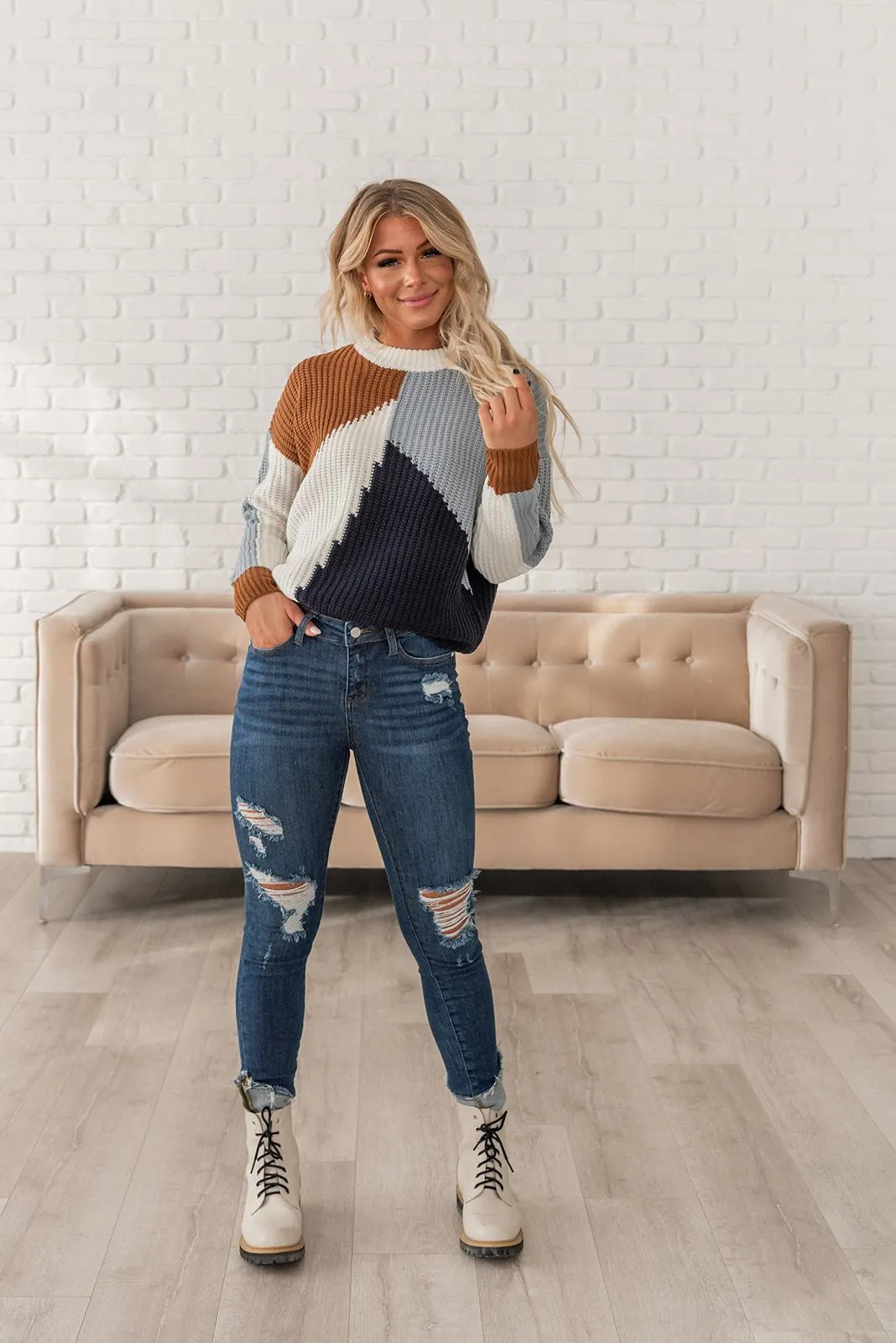 Center of Attention Distressed Jeans