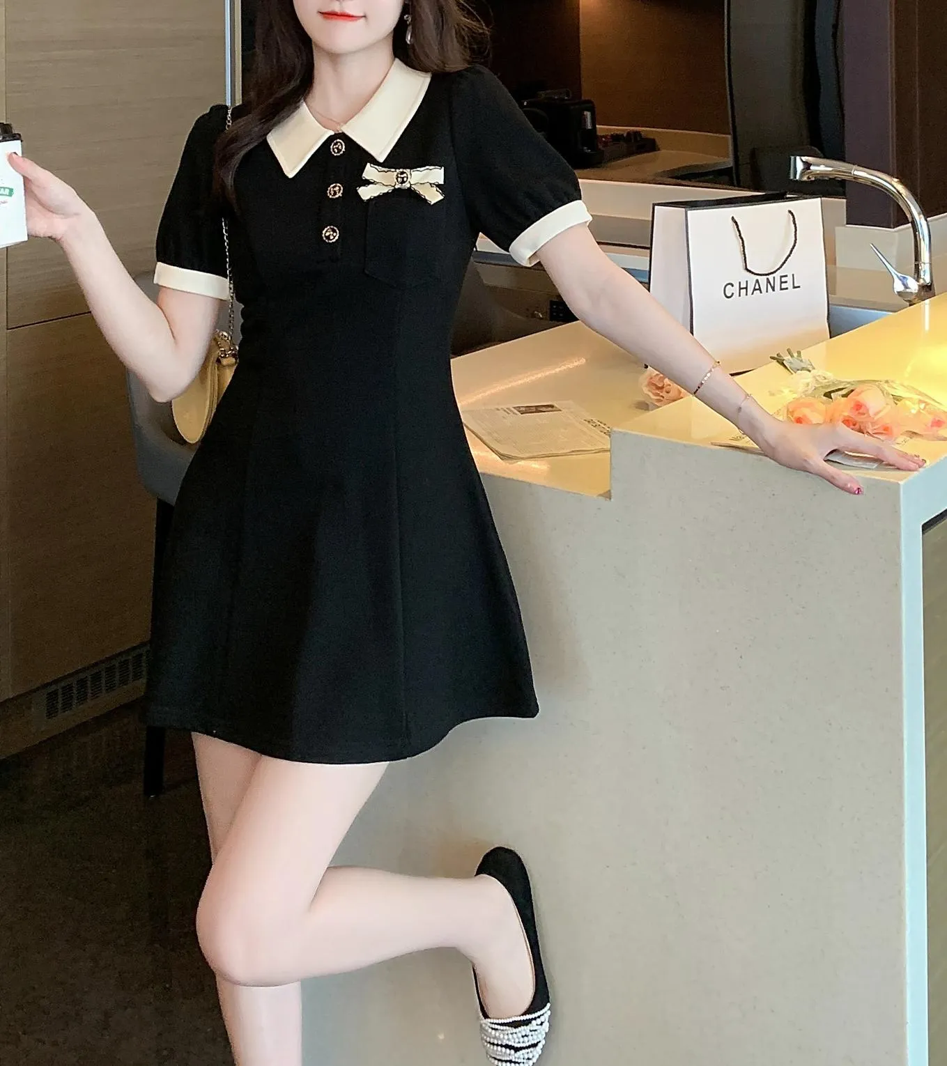 Elegant Button-up Skater Skater Dress with a Bow Decoration