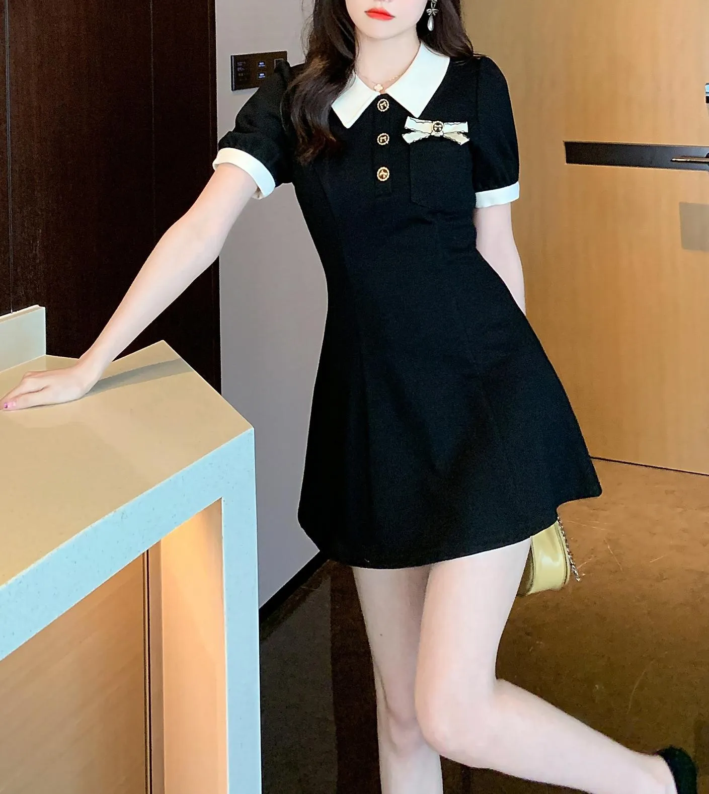 Elegant Button-up Skater Skater Dress with a Bow Decoration