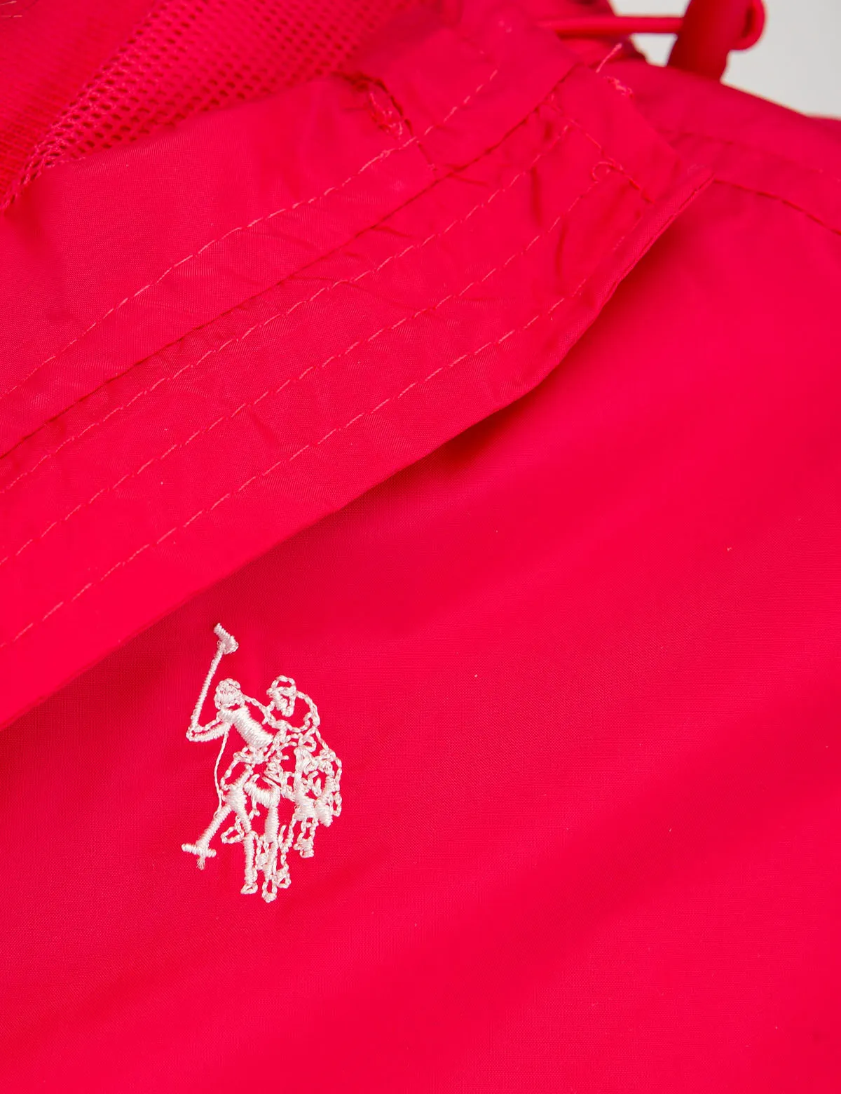 ESSENTIAL HOODED WINDBREAKER