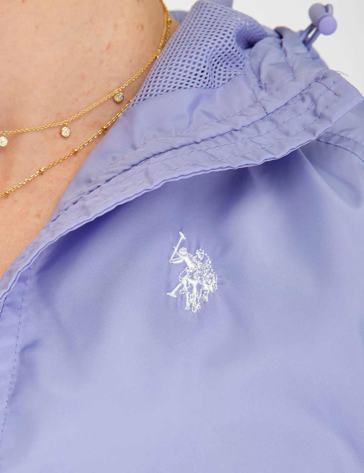 ESSENTIAL HOODED WINDBREAKER