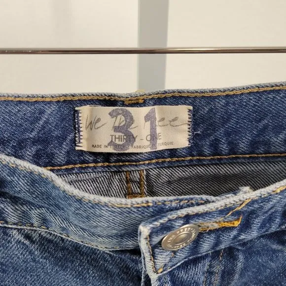 FREE PEOPLE/ WTF  lasso straight distressed jeans Sz 31 NEW
