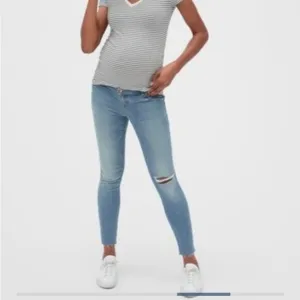 GAP Maternity Soft Wear Comfort Panel True Skinny Jeans with Distressed Detail