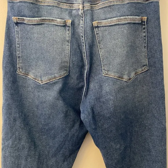 Good American Good Curve Distressed Skinny Leg High rise jeans size 14 / 32