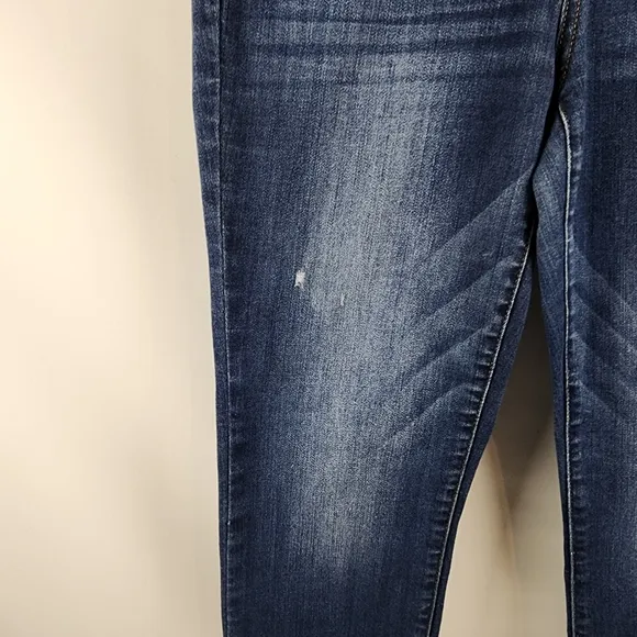 Judy Blue Women Mid Rise Relaxed Distressed Blue Jeans 11/30 JB82102DK (30x26)