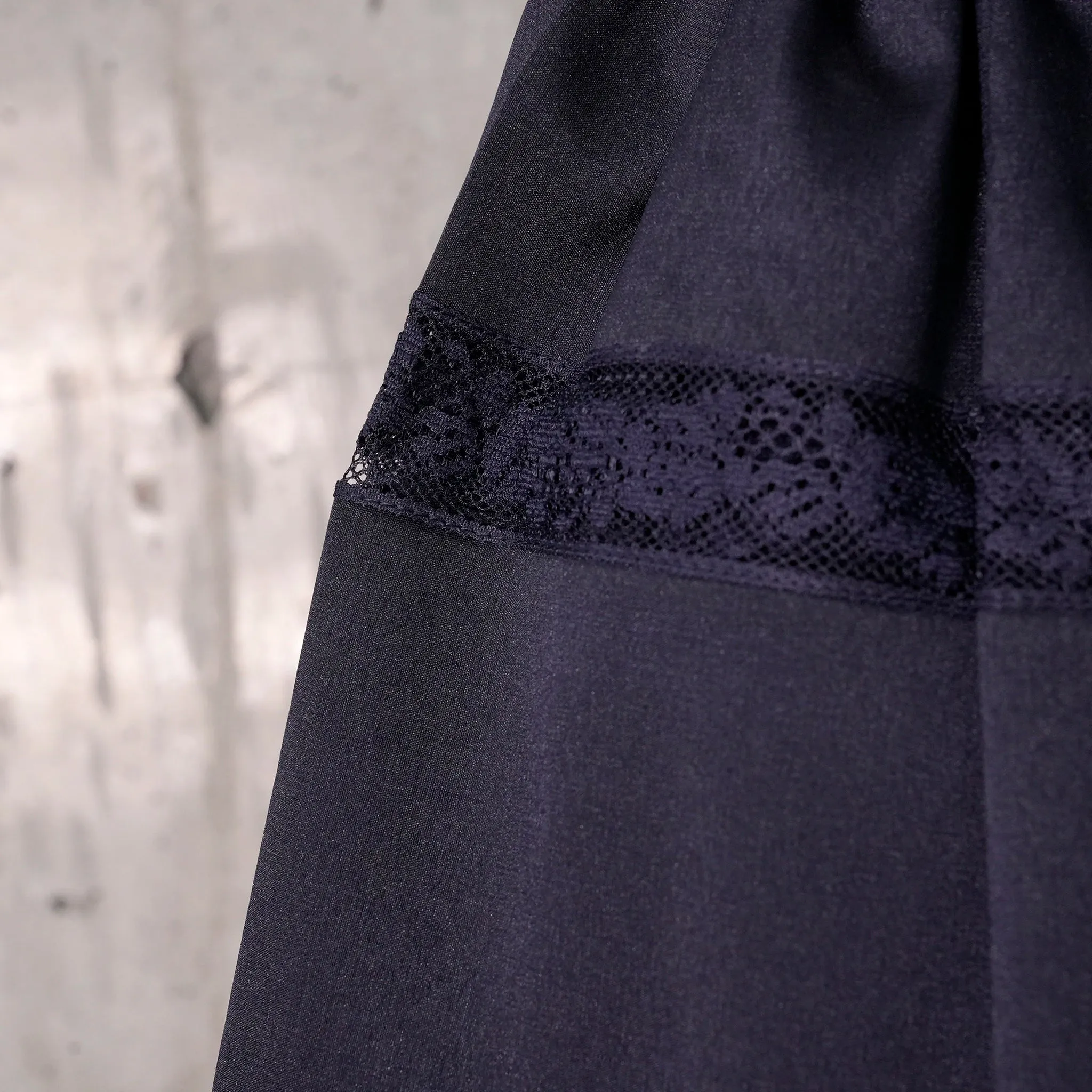 LACE PATCHWORK PLEATED SKIRT / NAVY BLUE