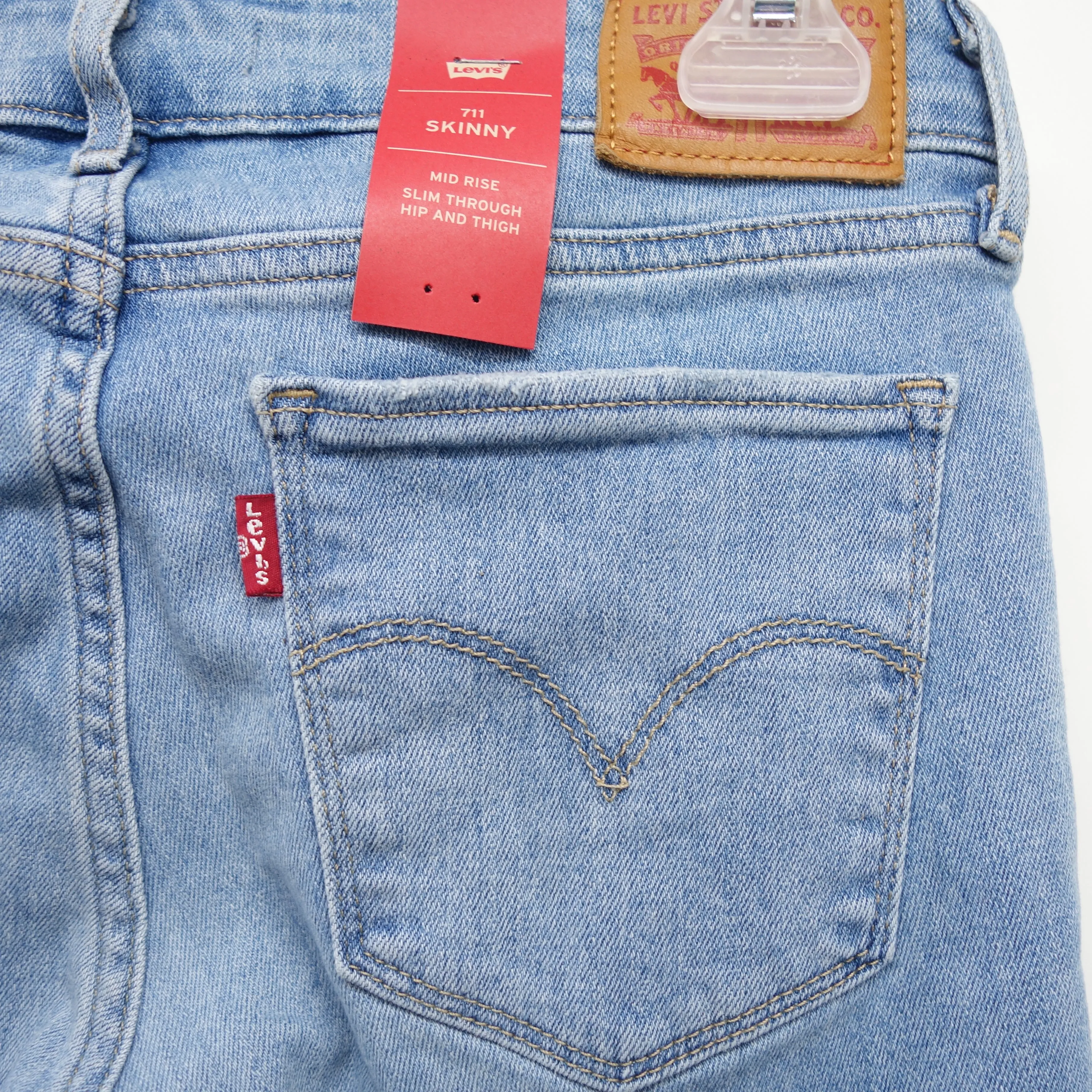 Levi's 711 0261 Womens Light Blue Ripped Knees Skinny Jeans Size 2M / 26 x 30