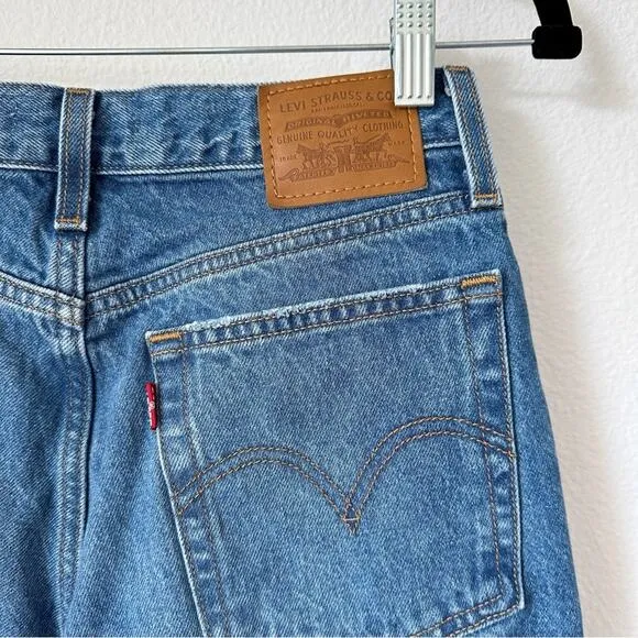 Levi's Wedgie Icon Fit Distressed Jeans in Athens Sleep sz 26