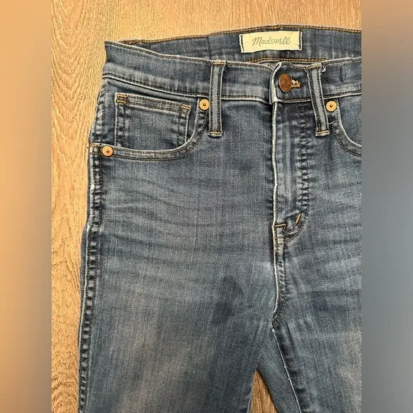MADEWELL 10” HIGH RISE SKINNY JEANS WITH DISTRESSED KNEE - Size 25