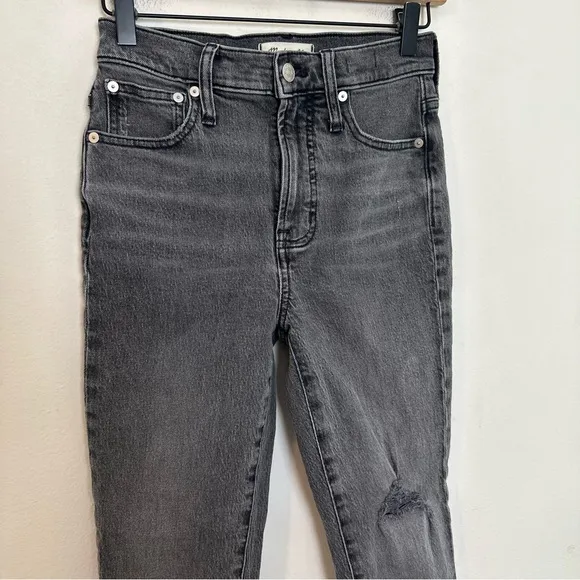 MADEWELL- The Perfect Vintage Jean in Cosner Wash: Knee-Rip Edition Dark Denim
