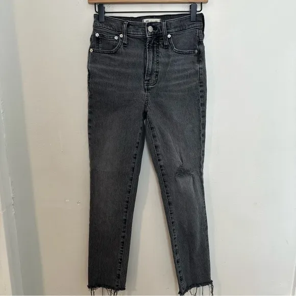 MADEWELL- The Perfect Vintage Jean in Cosner Wash: Knee-Rip Edition Dark Denim