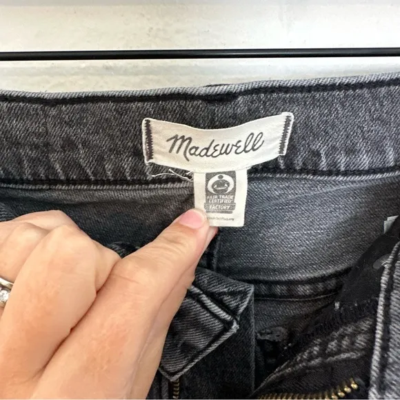 MADEWELL- The Perfect Vintage Jean in Cosner Wash: Knee-Rip Edition Dark Denim