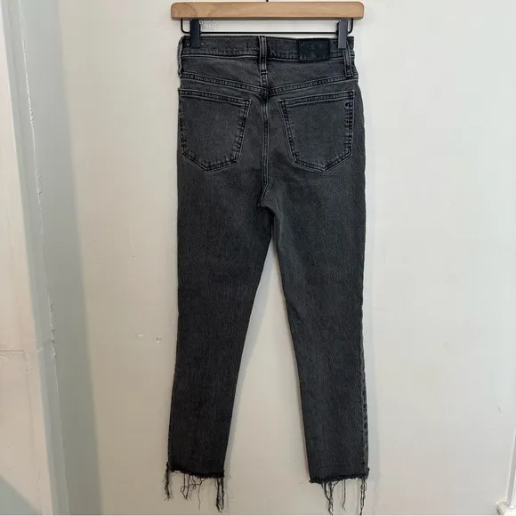 MADEWELL- The Perfect Vintage Jean in Cosner Wash: Knee-Rip Edition Dark Denim