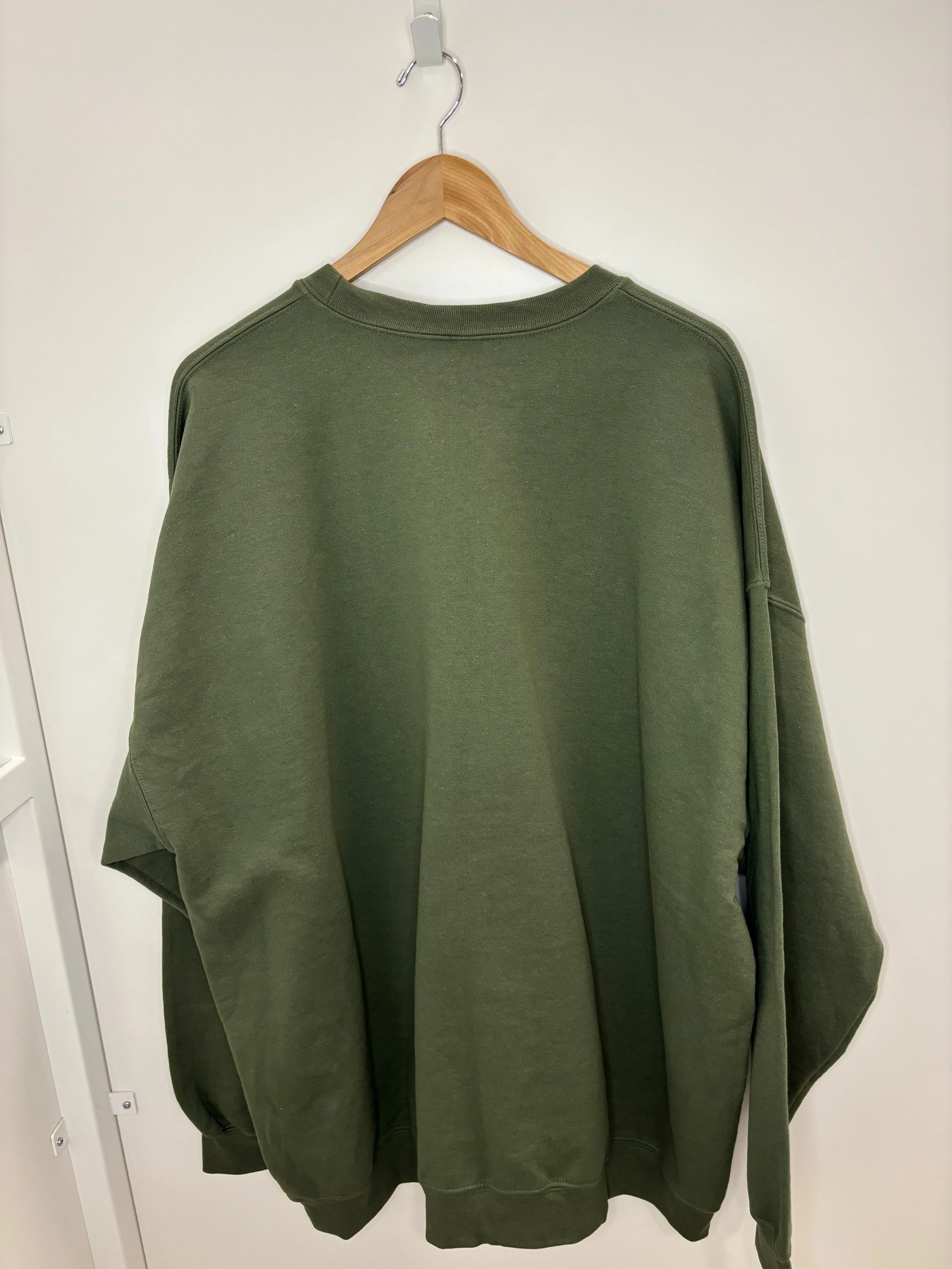 MISFIT ITEM - The Happy Camper Sweatshirt - PLUS // Size 3XL