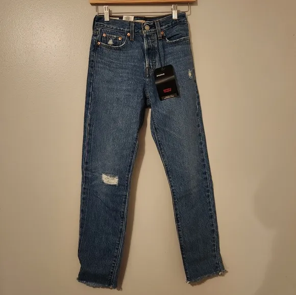 NWT Levi's Distressed Wedgie Jeans Size 24 in Medium Wash