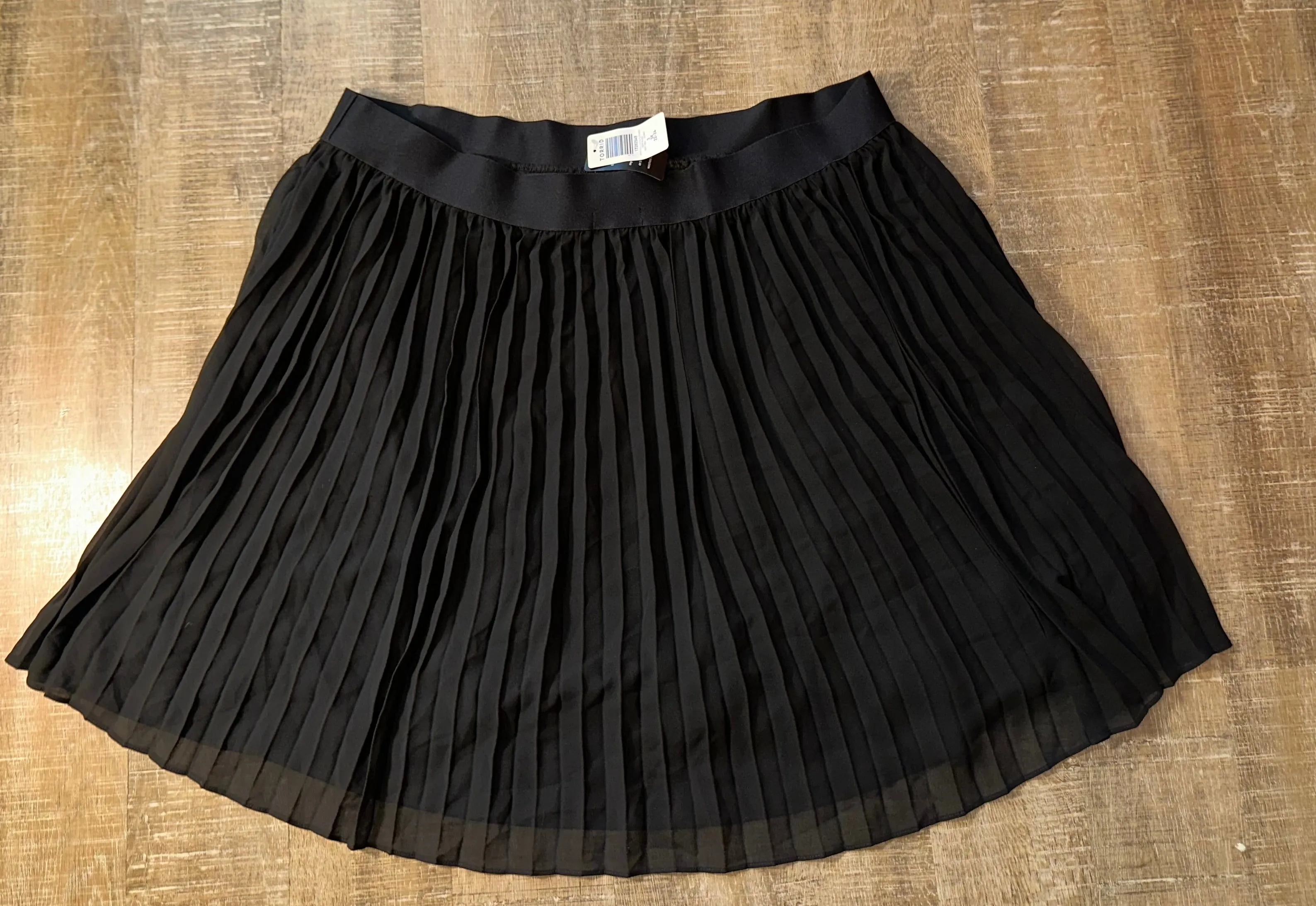 NWT Torrid (3) Brand New Black Chiffon Pleated Midi Skirt