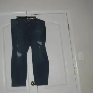 NWT TORRID Bombshell Straight High-Rise Distressed Stretch Jeans Size 28 Short