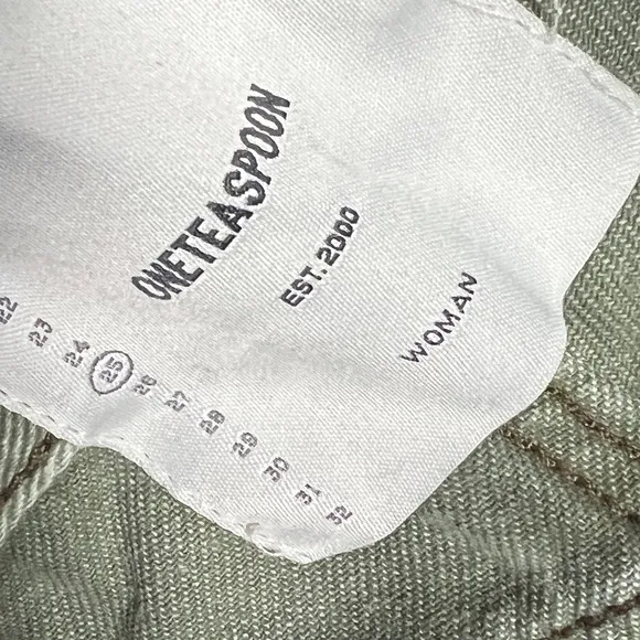 One teaspoon very distressed high rise jeans. Sz 25