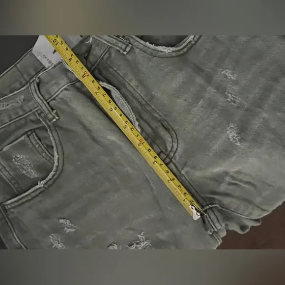 One teaspoon very distressed high rise jeans. Sz 25