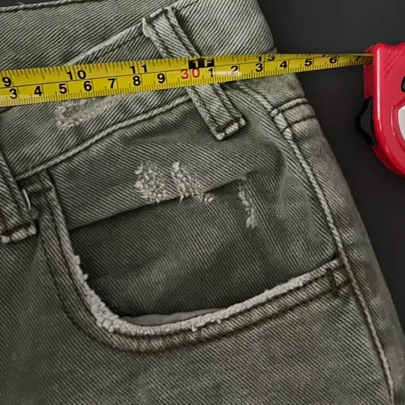 One teaspoon very distressed high rise jeans. Sz 25
