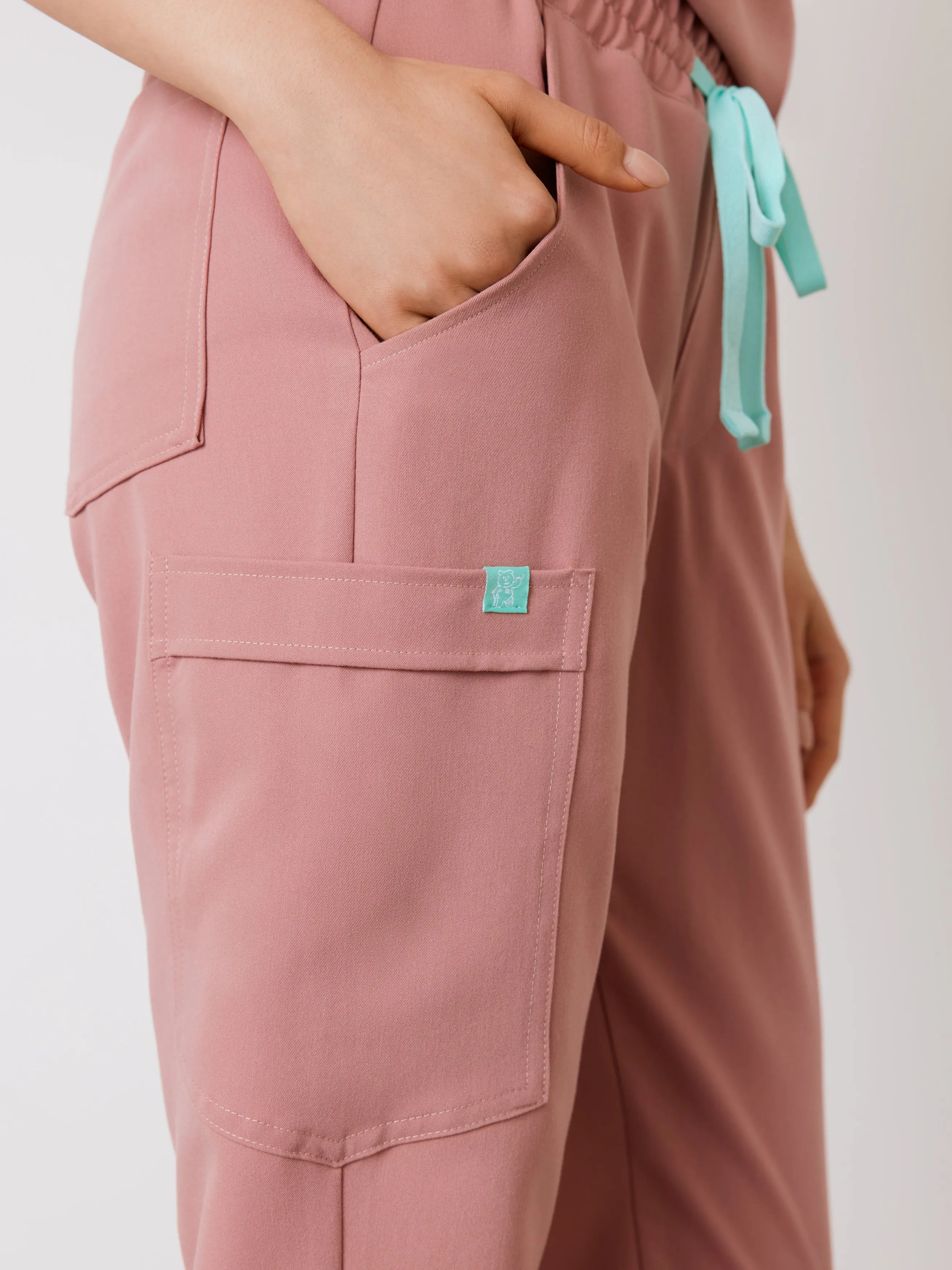 ROSIE RE-GARDE™ - BLUSH - Jogger Scrub Pants - SILVADUR™||ROSIE RE-GARDE™ - BLUSH - Pantalon Jogger - SILVADUR™