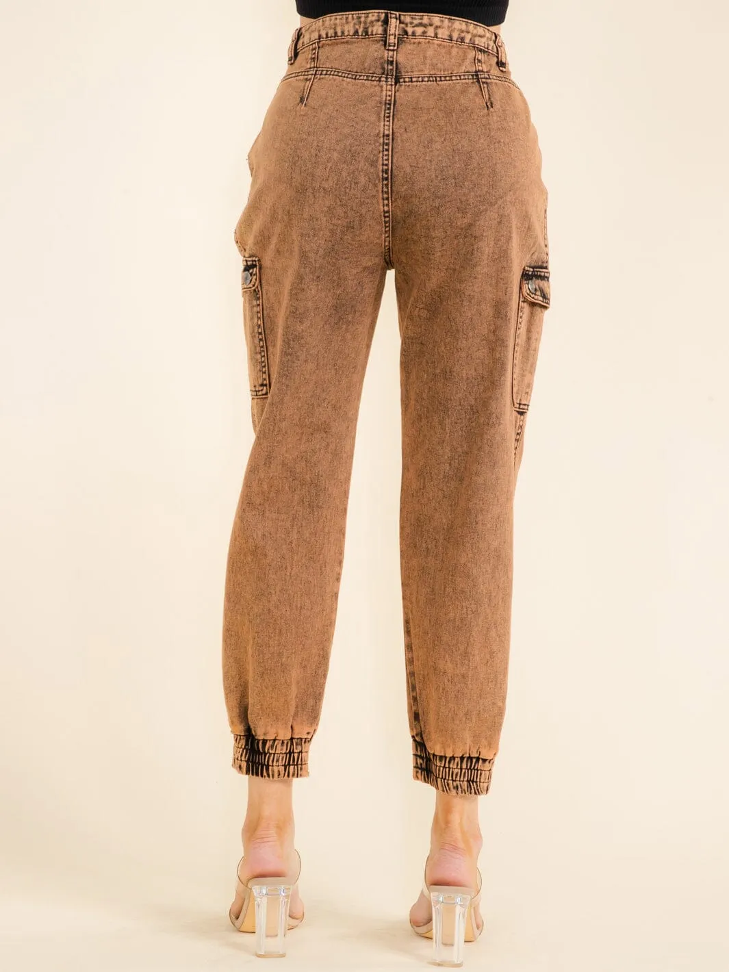 WOMEN'S BUTTON CLOSURE FRONT POCKETS WASHED JOGGER DENIM PANTS