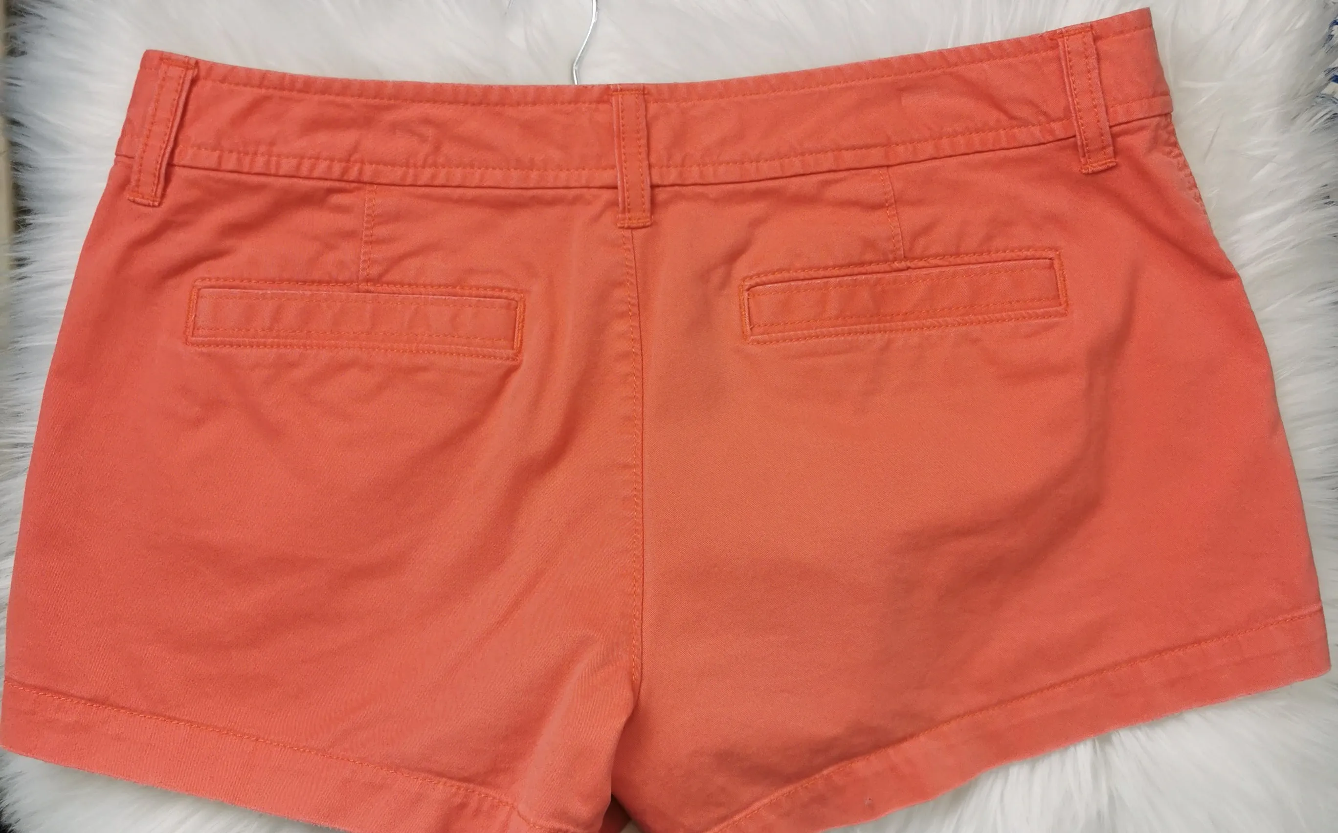 WOMENS SIZE 8 - OLD Navy, Low-Rise, Cotton Shorts EUC B17